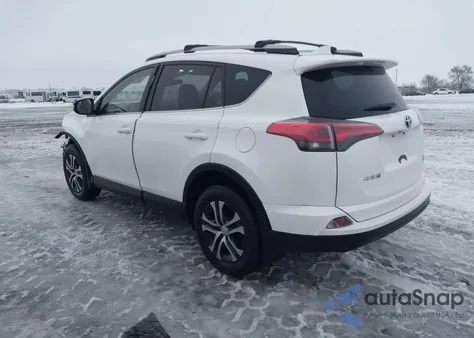 2017 Toyota Rav4 Le z USA, uszkodzony, nr VIN JTMBFREV5HJ161109